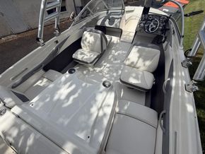 Bayliner 185 Bowrider  - Cockpit
