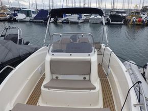 Quicksilver 555 Open Motor Boat - Cockpit