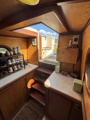 Semi-trad stern entry