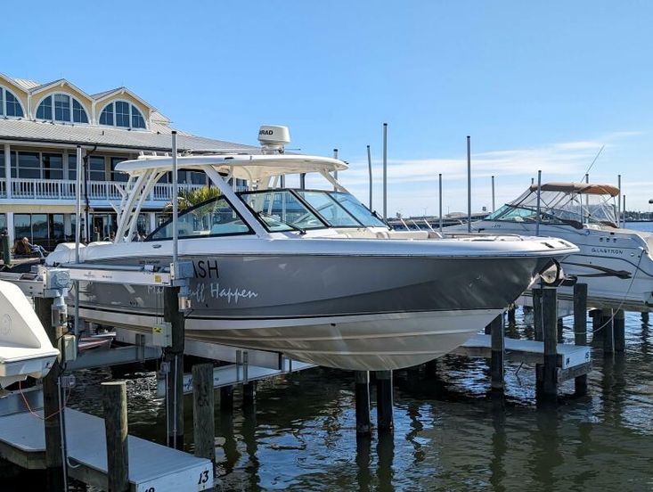 2016 Boston Whaler vantage 32