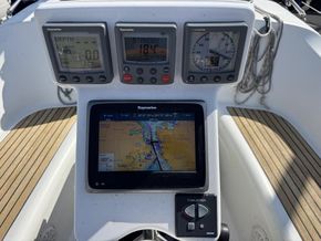 Beneteau Oceanis 343 Clipper  - Cockpit Instruments