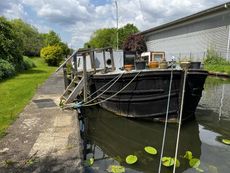 70 ft houseboat, 2 bedrooms with residential London mooring