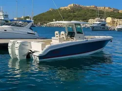 2018 Boston Whaler 330 OUTRAGE