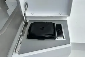 Built-in Kenyon grill on Leopard 50 yacht, 2021 model.