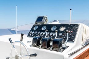 Versil Craft 26 Aft Cabin, Flybridge, 2 separate crew cabins - Fly Bridge Instruments
