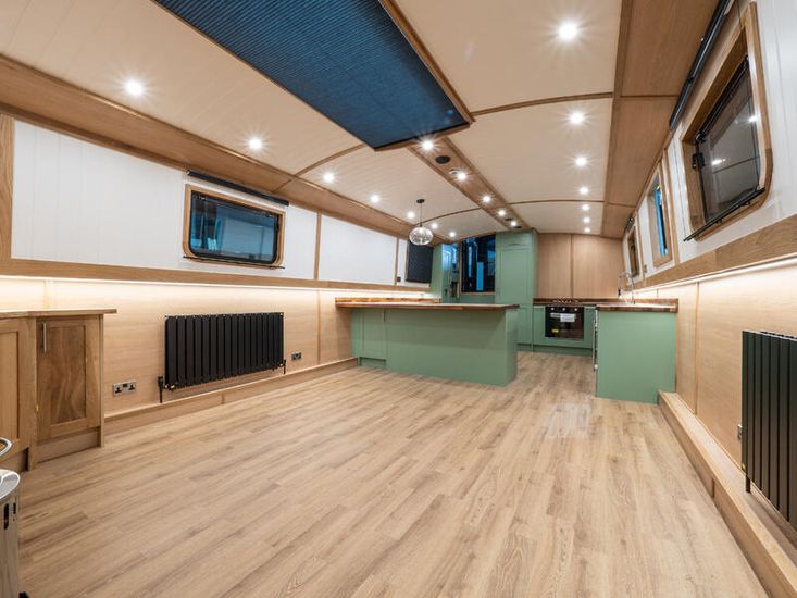 BESPOKE BOAT CO 65ft WIDEBEAM