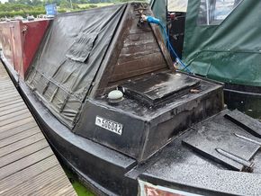 Bow view showing escape hatch & water tank access