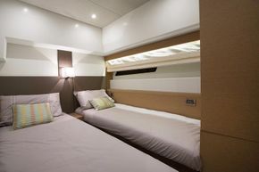 Mid cabin