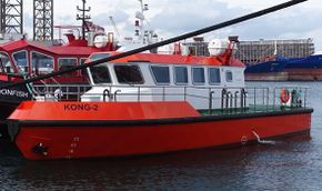 Fast crewboat