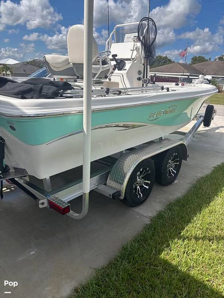 2023 Blue Wave 2200 pure bay