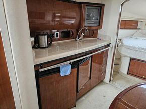 Sea Ray 395 Sundancer  - Galley
