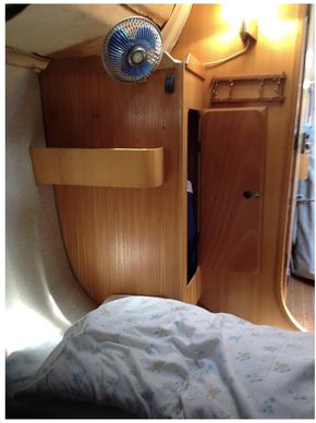 Aft Cabin: storage outboard