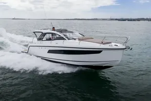 2025 Sealine S335