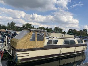 Esmeralda 32' River cruiser with mooring opt at Roydon Marina Village