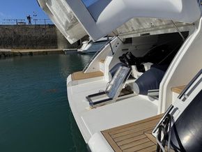 2011 Princess V42 51