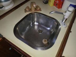 Twister 28  - Galley