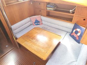 Nauticat 38 Pilot House  - Saloon