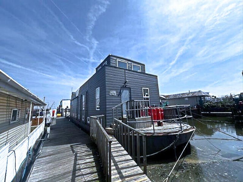 Stunning Contemporary Houseboat