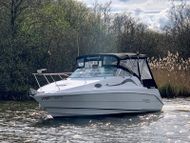 Rinker V240 sports cruiser, Boat 