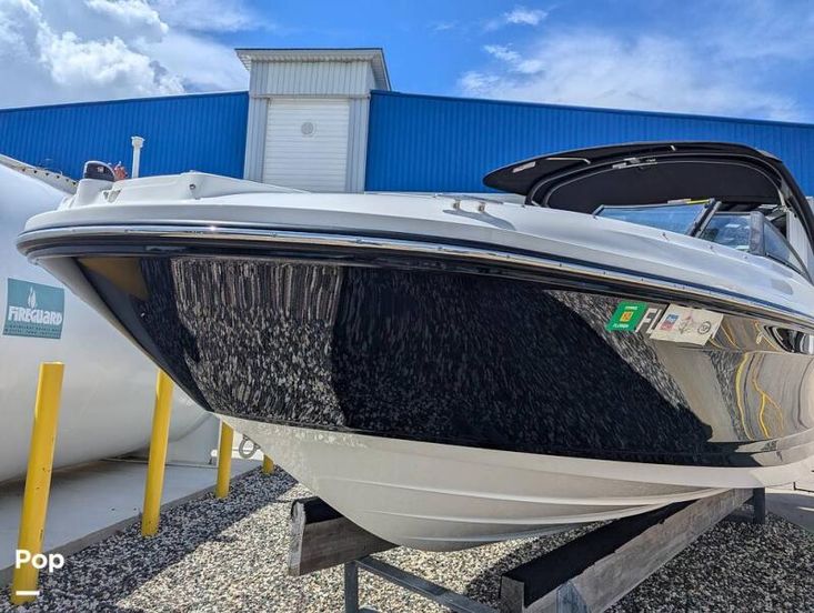 2023 Sea Ray 230 spx