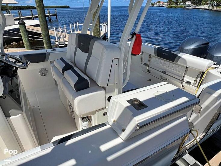 2019 Robalo r 272