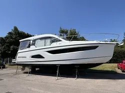 2025 Sealine C390