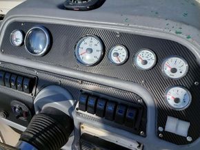 Rinker Fiesta Vee 266  - Hull Close Up