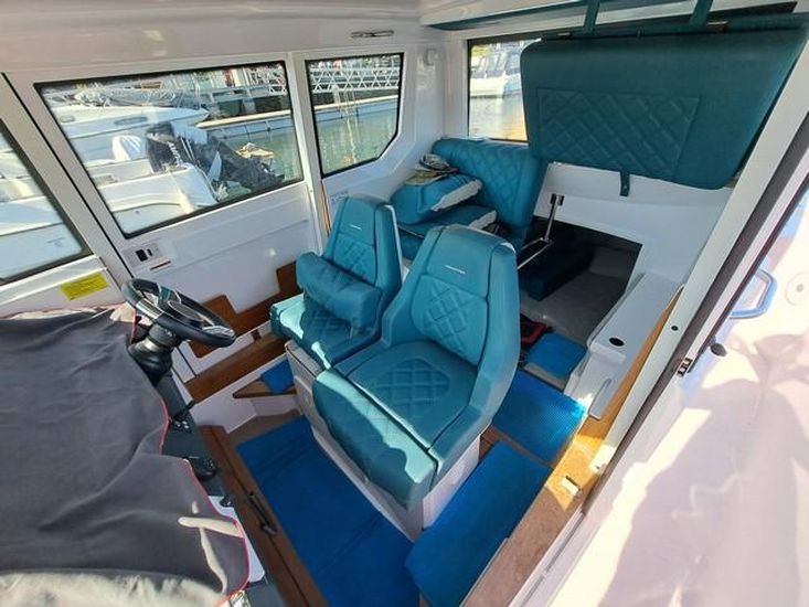 2022 Axopar 28 Cabin