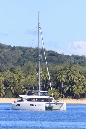 Lagoon 42 Owners version for Sale 