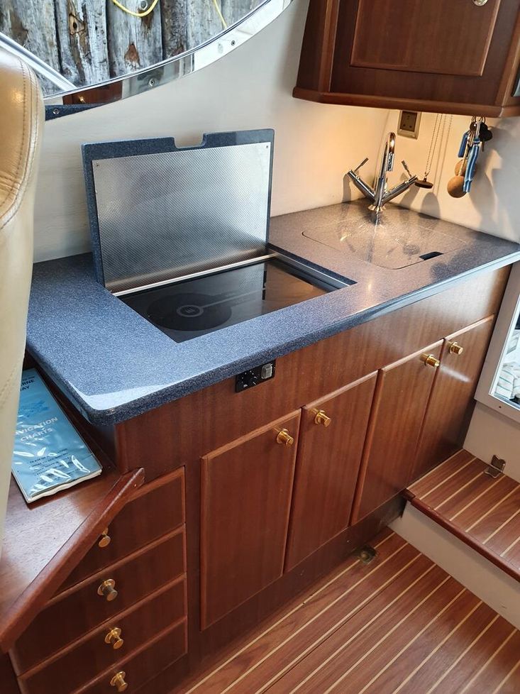 Galeon 280 Flybridge sports cruiser