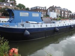 Dutch barge with long lease Thames mooring