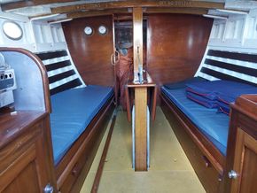 Wooden  Sailing Yacht  - Saloon
