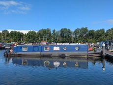 Next Chapter - 50' reverse layout cruiser stern with mooring - Roydon 
