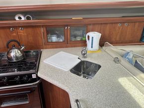 2010 Hunter Legend 41 Deck Saloon 37