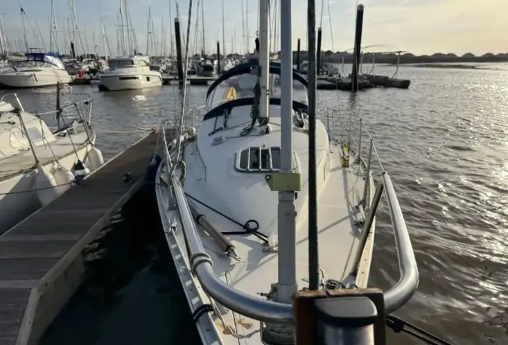 1979 Island Plastics Frigate 27