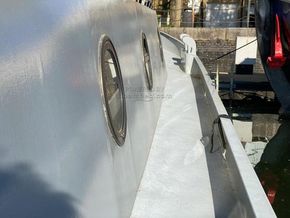 Dutch Barge 17m with London mooring  - Side Deck