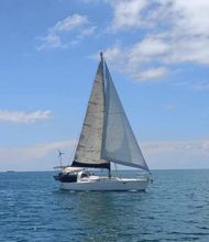 Harmonic 33 yacht
