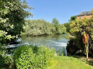 Freehold Residential Mooring Near London (Rent To Buy or Rent To Own).