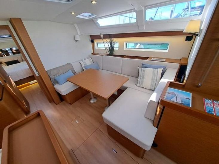 2022 Jeanneau Sun Odyssey 490