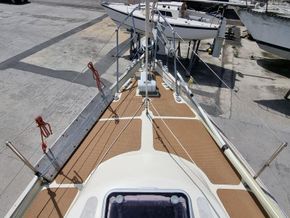 Vancouver 34 Pilot  - Foredeck