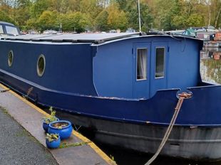 Scenes of Mild Peril  60ft x 12ft liveaboard 