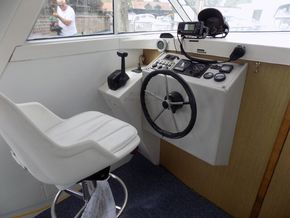 Sovereign 27 AFT DECK! - Helm