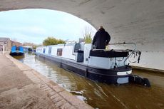 58ft 2021 Cruiser Stern Narrowboat built by Swan Boats with Bow Thrust
