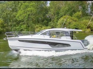 2023 Sealine International C335