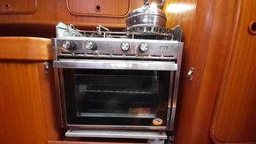 3 burner cooker with oven