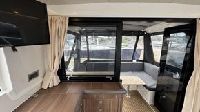 2017 Sealine C330 11