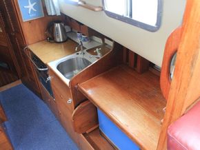 Fisher 30 Motorsailor - Galley