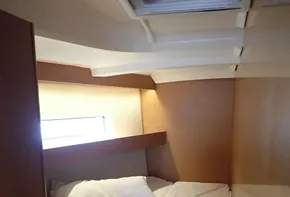 Cozy cabin interior of 2019 Jeanneau Sun Odyssey 440 with neatly arranged towels.