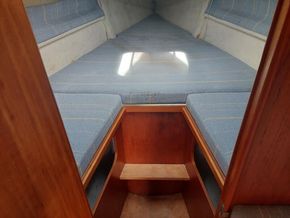 Hunter Horizon 30 Bilge Keel - Forward Cabin