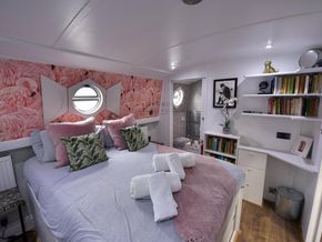 Viking Wide Beam 70ft with Windsor mooring  - Cabin/Crew Quarters